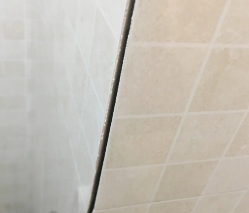 马边瓷砖空鼓维修公司分享阳台瓷砖脱落的修复过程可以分为以下几个步骤